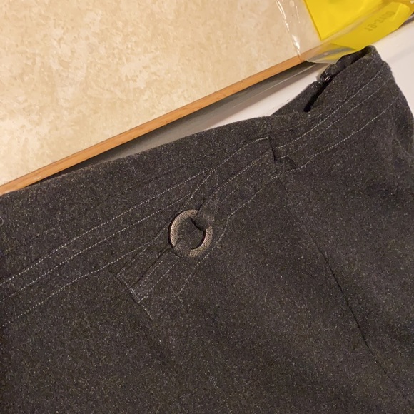 Nice dark brown/black skirt. - Picture 2 of 3